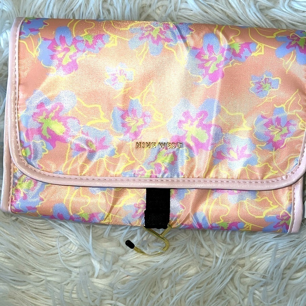 Nine West Hanging Travel Organizer